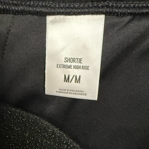 Express Extreme High Rise Metallic Sparkle Shorts - Black - Size Medium - Picture 7 of 8